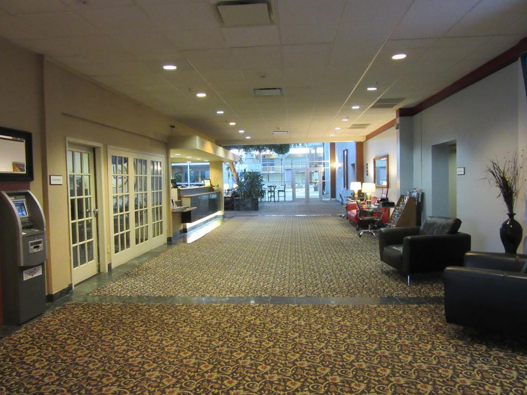 Atrium Hotel & Conference Center Hutchinson Exterior foto